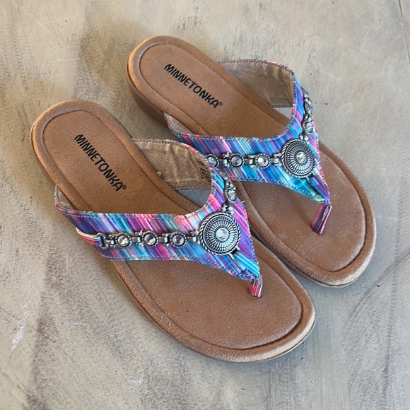 Womens Minnetonka Thong Gem Sandals Size 6 W - Picture 2 of 5